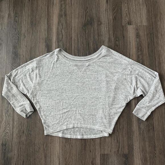 Abercrombie & Fitch Sweaters - Abercrombie Gray cropped sweater